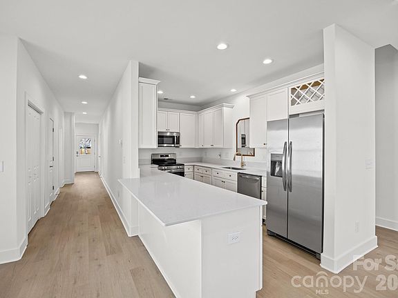 5th image of 630 Modena St