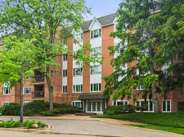 205 N Rivershire Ln #414, Lincolnshire, IL 60069