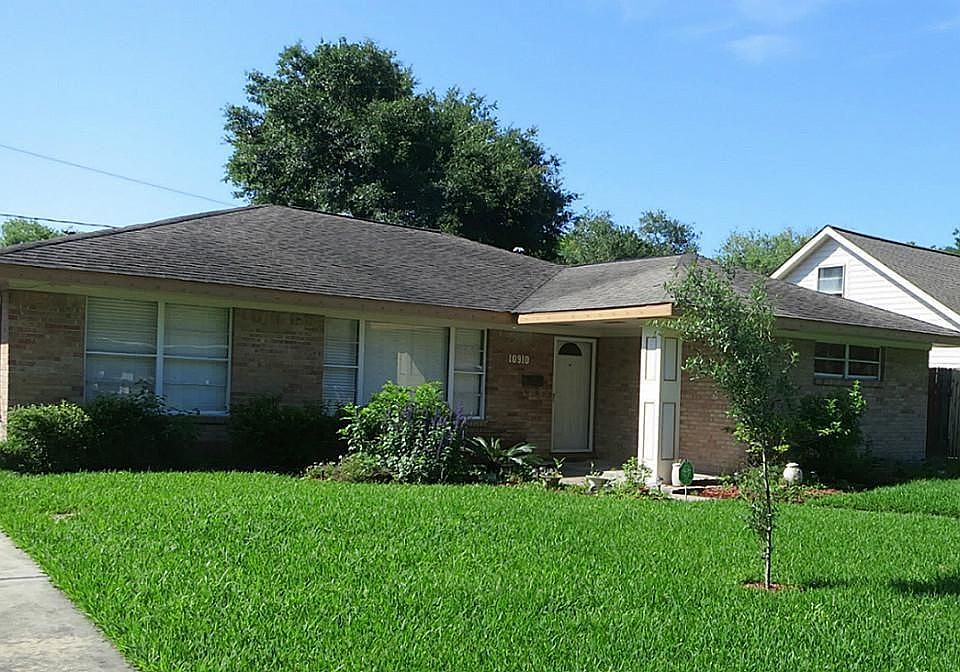 1st image of 10910 Cedarhurst Dr