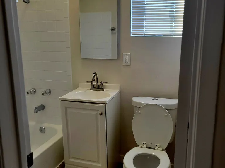 6101 Makee Ave #B — Photo 9