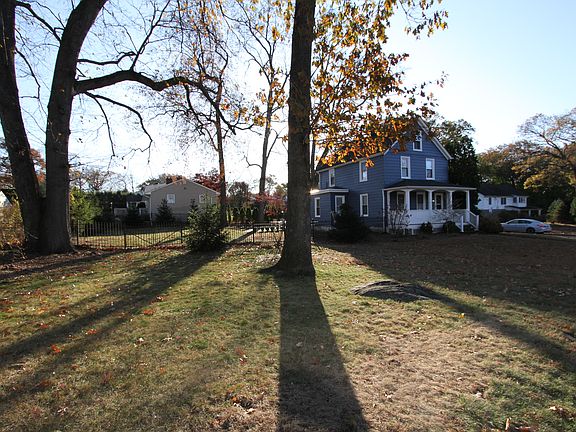 4th image of 202 Prospect St