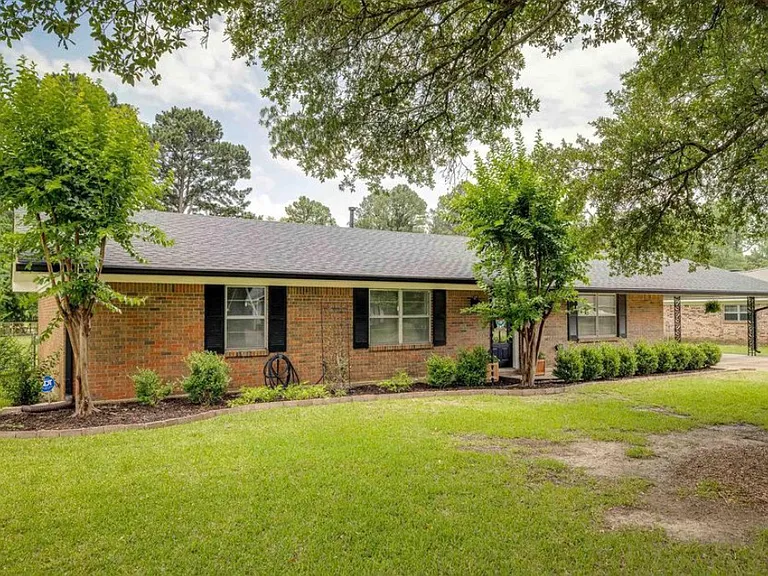 404 Island Dr — Photo 1
