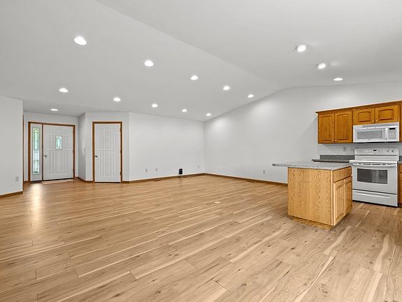 4th image of 1111 34th Ave SW
