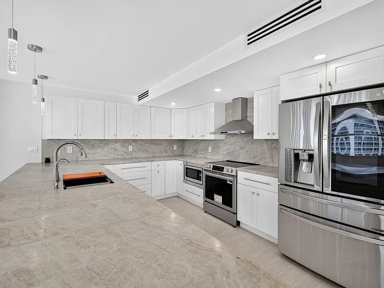 209 N Fort Lauderdale Beach Blvd #8A — Photo 9