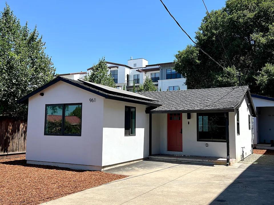 961 Sherwood Ave