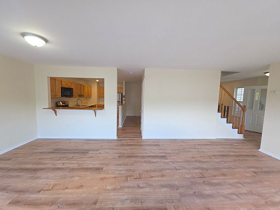 5th image of 204 Barclay Ct