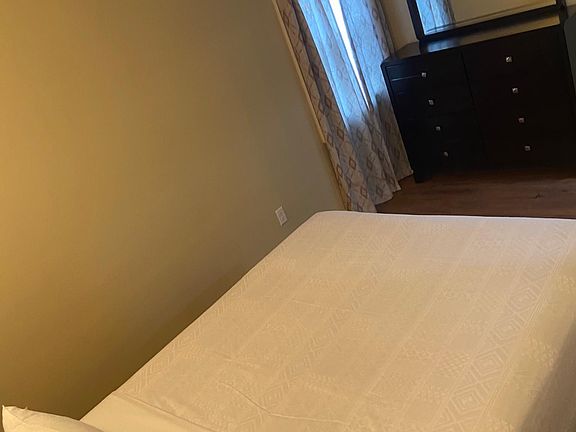 2nd image of 1824 Carondelet St #201