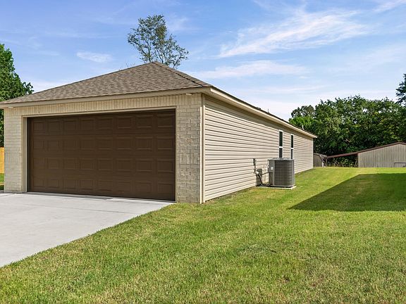 3rd image of 802 Gussy Ln