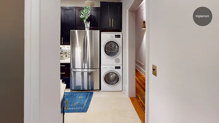 Sold by Triplemint | media 6