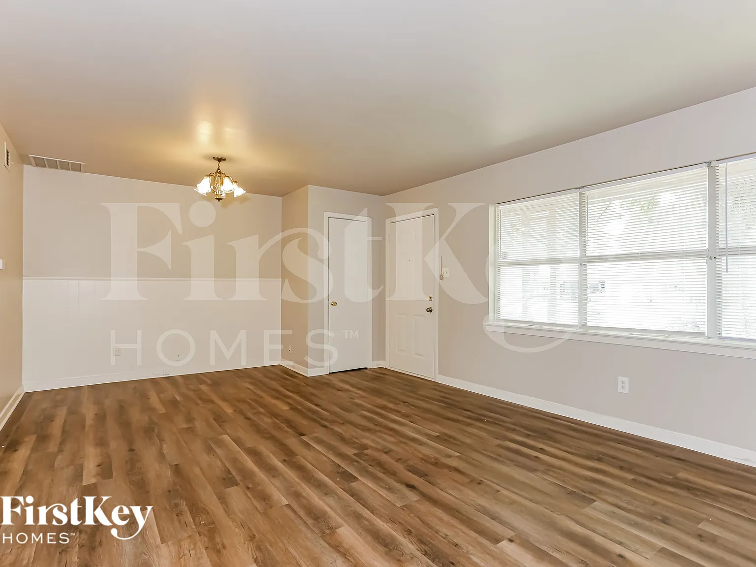3 bed, 1.0 bath, 1080 sqft, $1,920 — Photo 2
