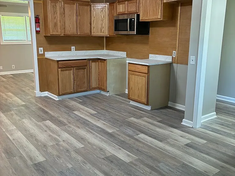 800 W 3rd St — Photo 17