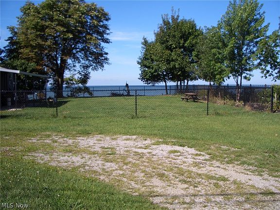 3rd image of 3444 Edgewater Dr