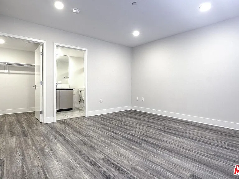 5030 Rosewood Ave #304 — Photo 13
