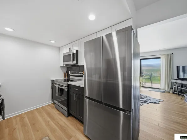 3460 Neerpark Dr, Lincoln, NE 68506