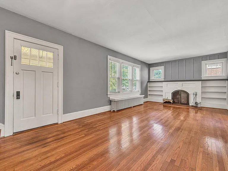 2266 Maiden Ln SW — Photo 3