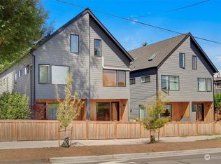 912 N 100th St #B, Seattle, WA 98133