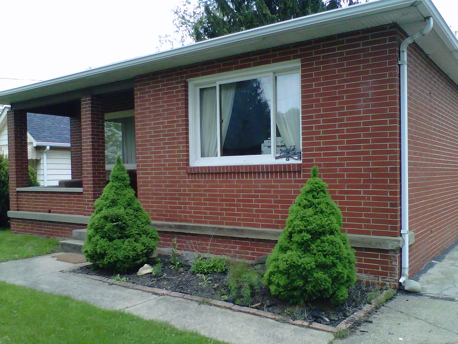 606 Tomlinson Ave photo 1