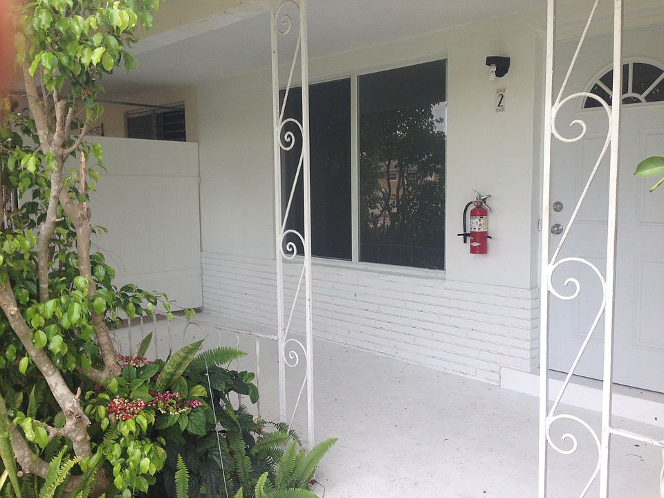 1st image of 132 SE 3rd Ave APT 2