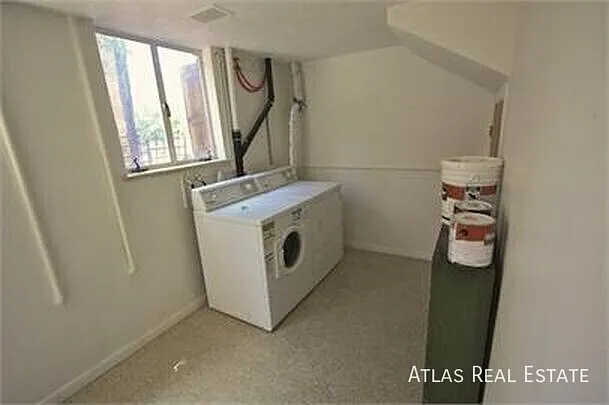 1833 N Hooker St — Photo 10