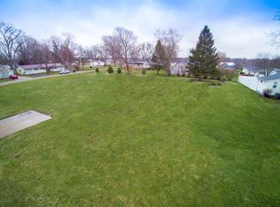 706 E Cedar St, Le Roy, IL 61752