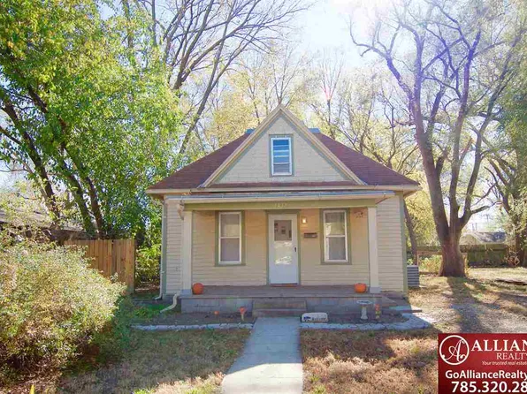 1217 Yuma St, Manhattan, KS 66502