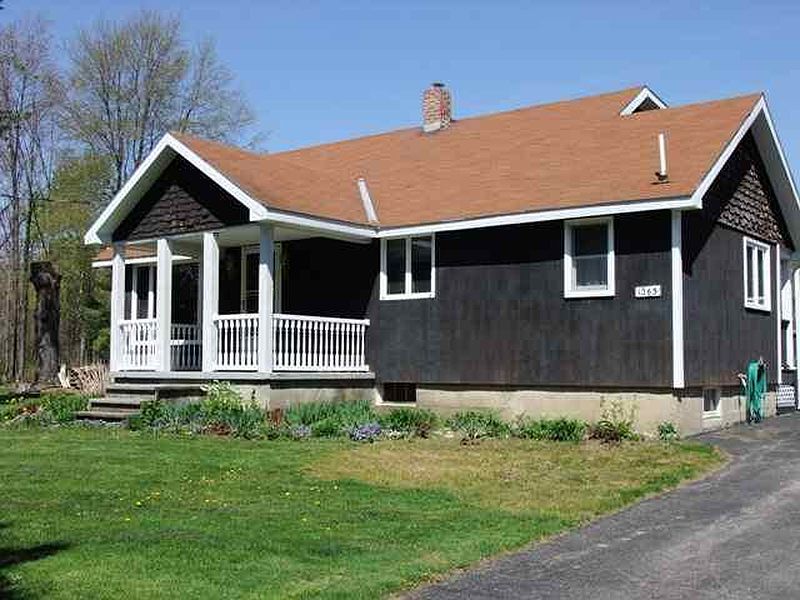 2nd image of 1063 W GALWAY Road