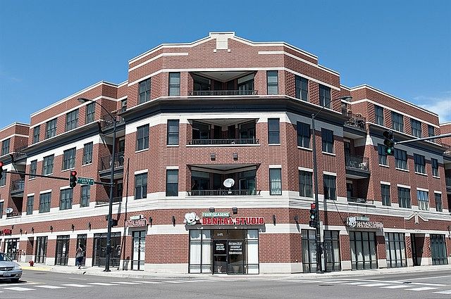 1st image of 2472 W Foster Ave APT 305