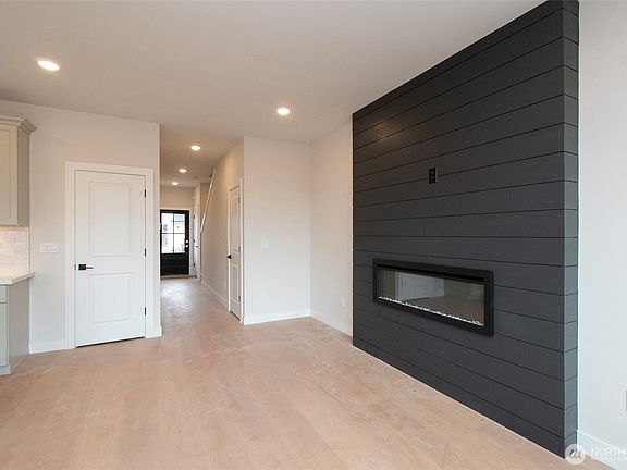 4th image of 45 Sussex Court #16