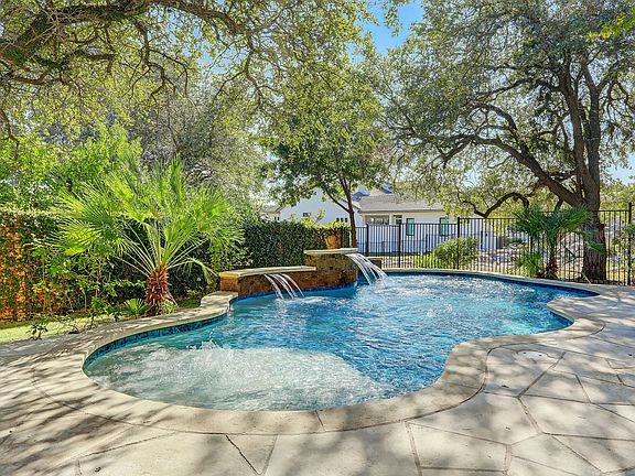 2nd image of 202 Indianwood Dr