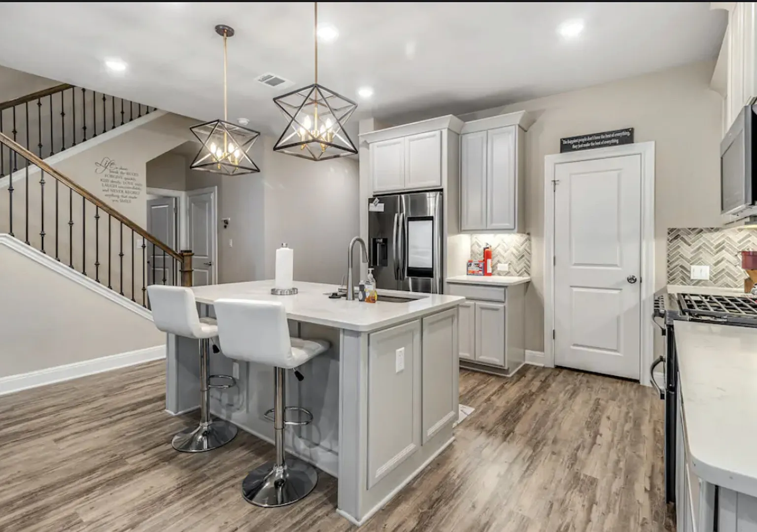 5BR Luxury Home with King Beds, 3.5 Baths, Theater & Chef's Kitchen — Photo 3