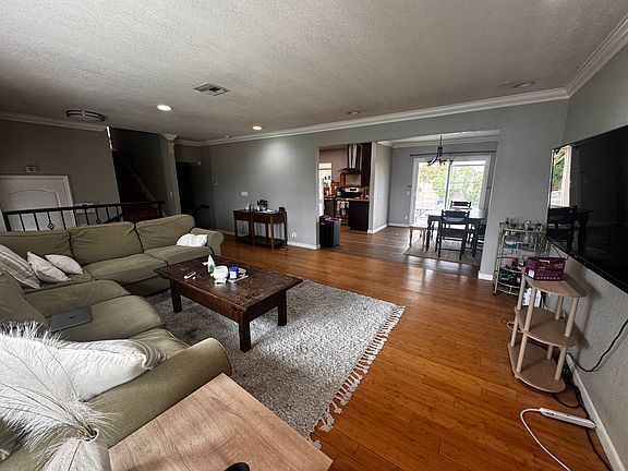 3rd image of 725 E Barkley Ave