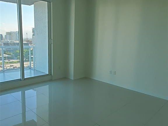 4th image of 315 NE 3rd Ave APT 1904