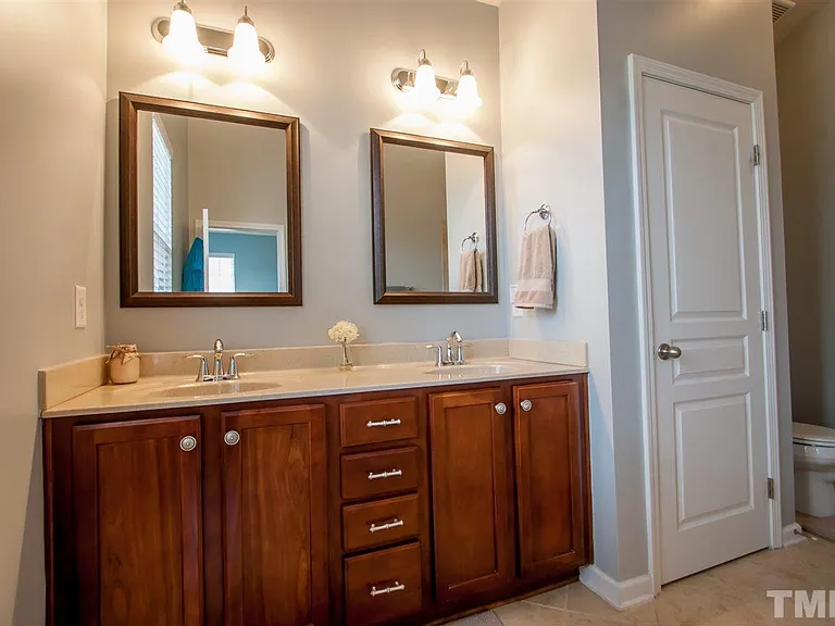 101 Suffolk Green Ln #101 — Photo 18