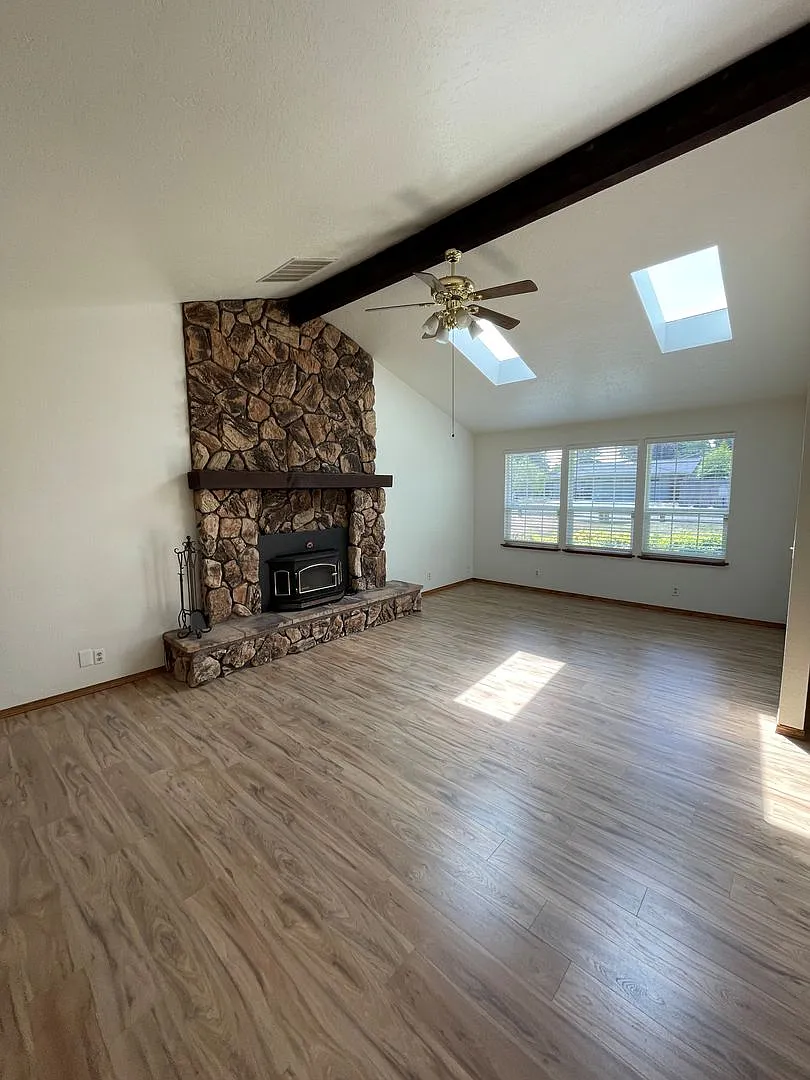 Charming 3-Bedroom Home in Desirable Cutten Neighborhood — Photo 4