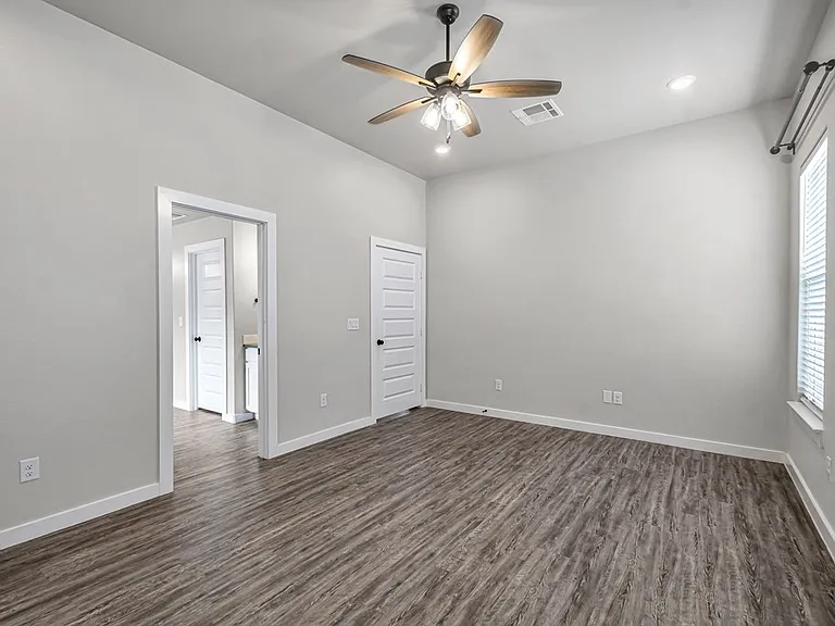 5910 Purtis Creek Dr — Photo 20