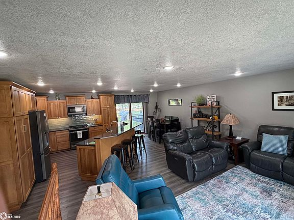 4th image of 2216 McMullin Dr