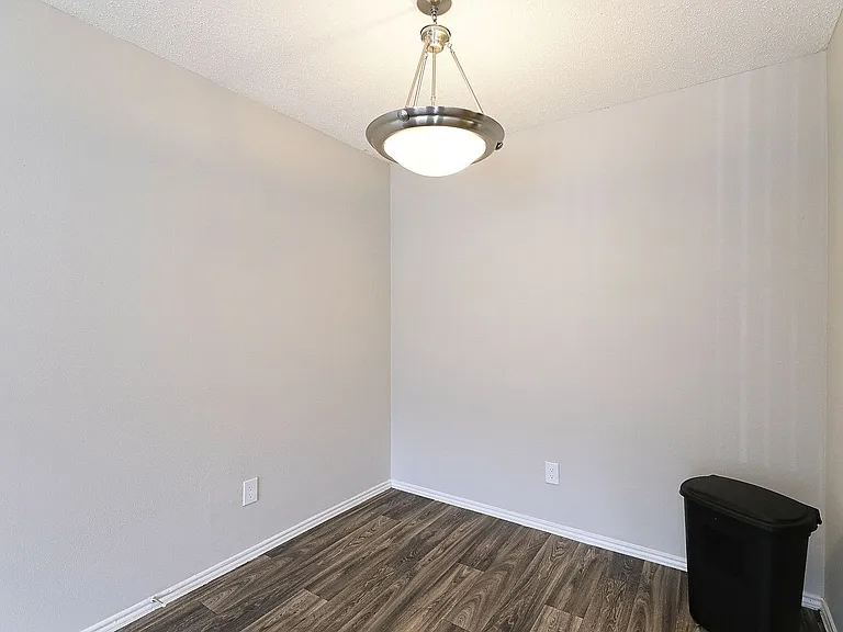 City Crest Apartments — Photo 79