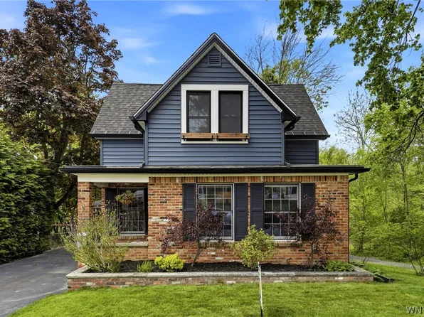 82 Crescent Ave, Hamburg, NY 14075