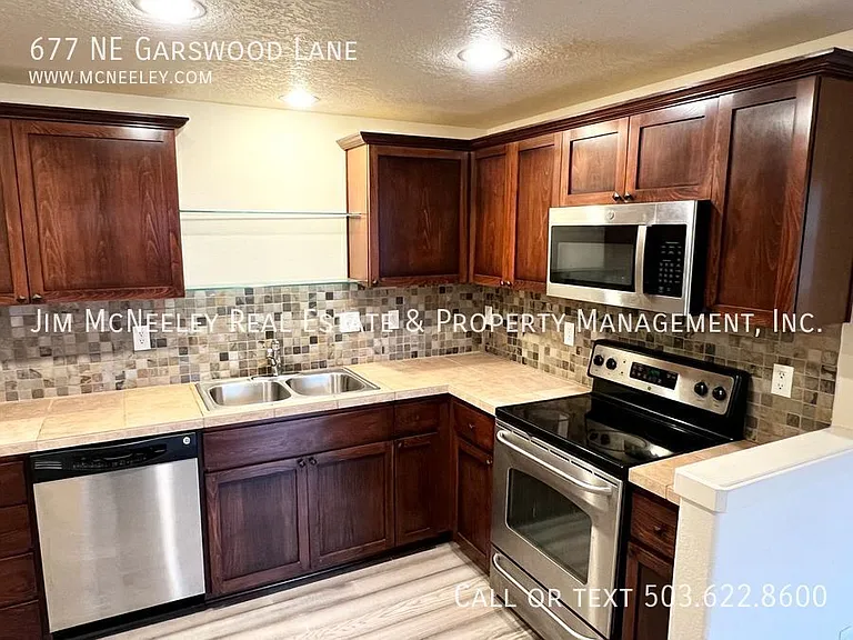 677 NE Garswood Ln — Photo 6