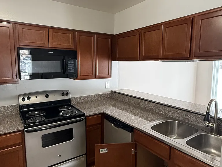 17467 Cedar Lake Cir — Photo 4