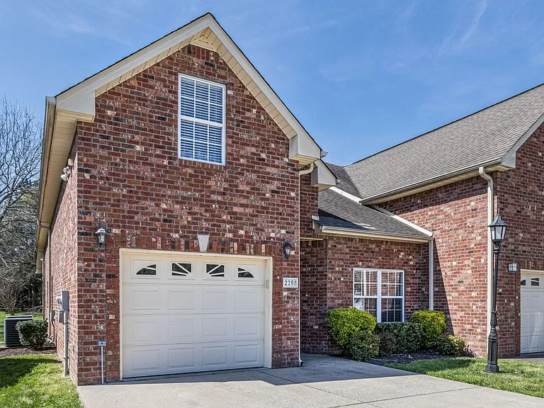 2208 Stanford Ct — Photo 2