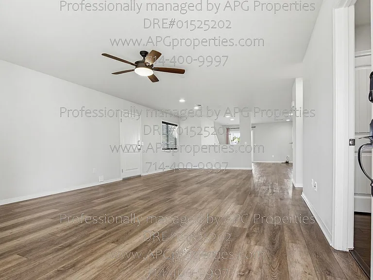 139 Thompson Ave — Photo 9