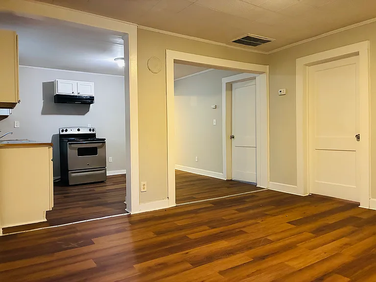 2554 Hemphill St — Photo 8