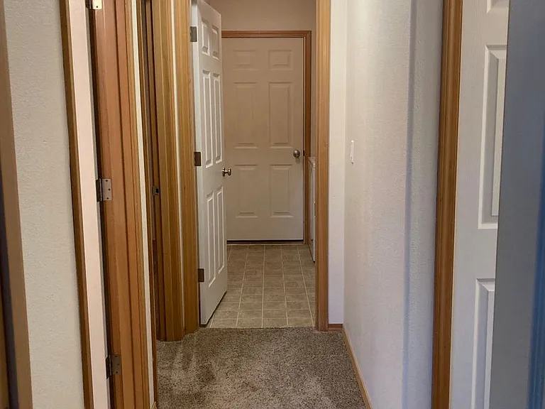142 Berkshire Ln — Photo 18