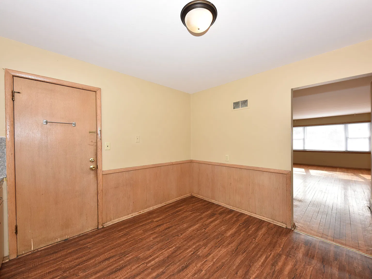 2 bed, 1000 sqft, $1,100 — Photo 3