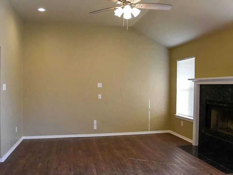 112 Misty View Ln — Photo 2