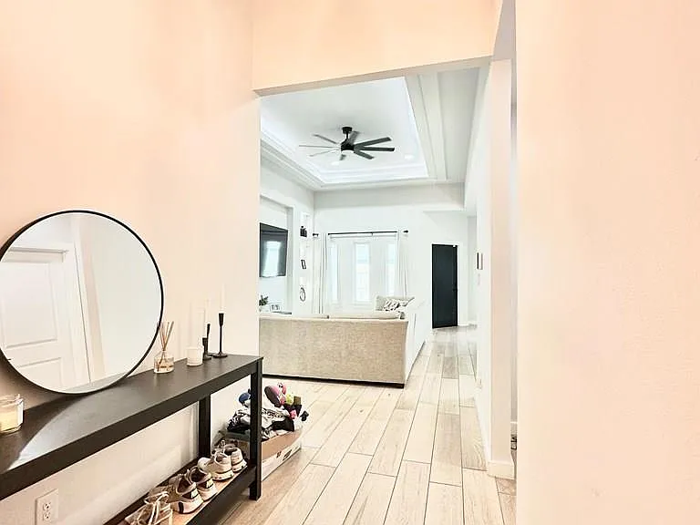 401 Tamarindo Ln — Photo 3