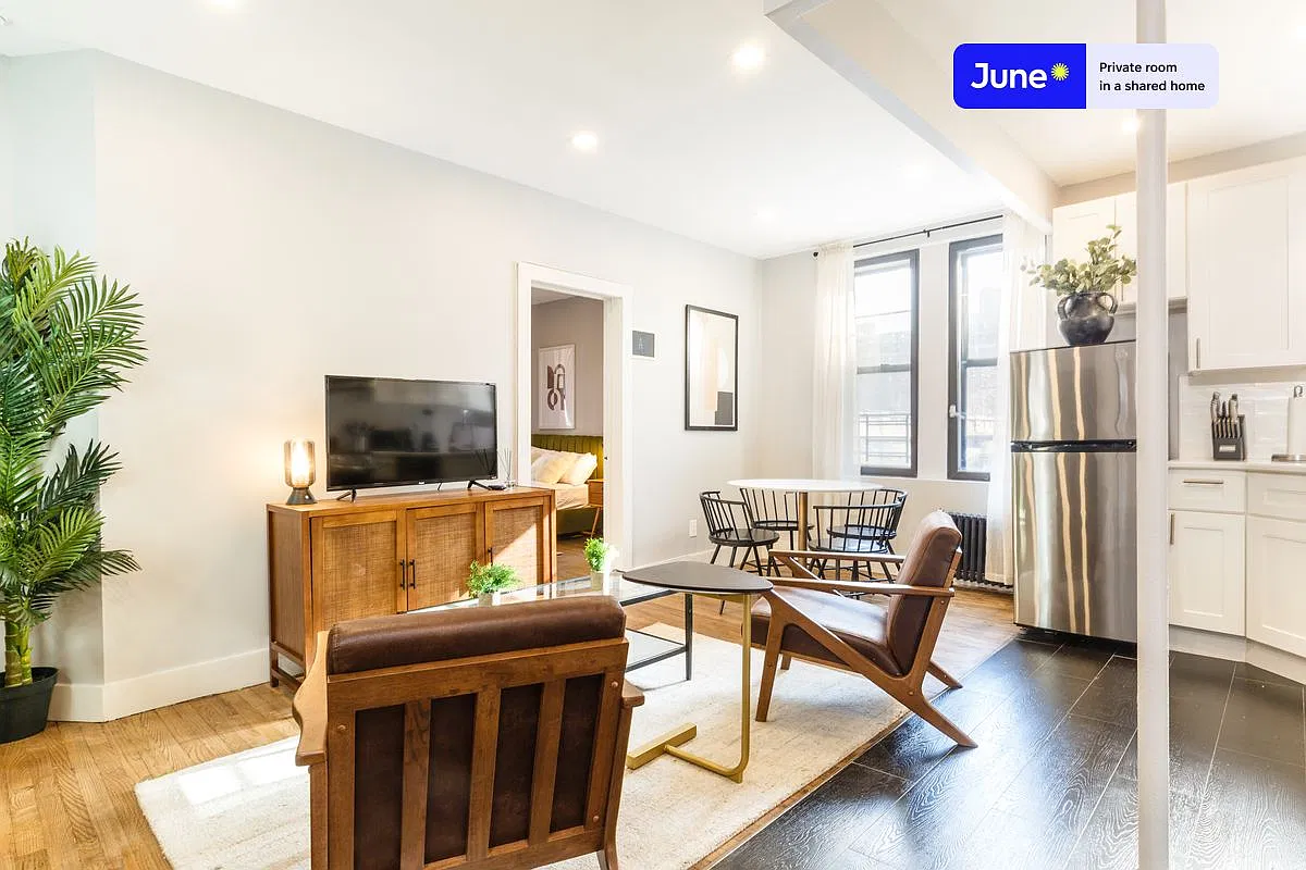 Full bedroom in 4 bed/2 bath home in Morningside Heights #324 C — Photo 4