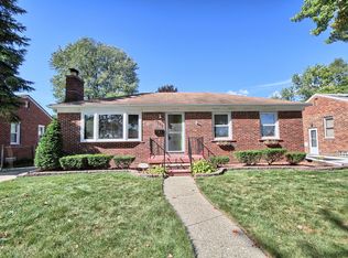9611 Brookfield St, Livonia, MI 48150