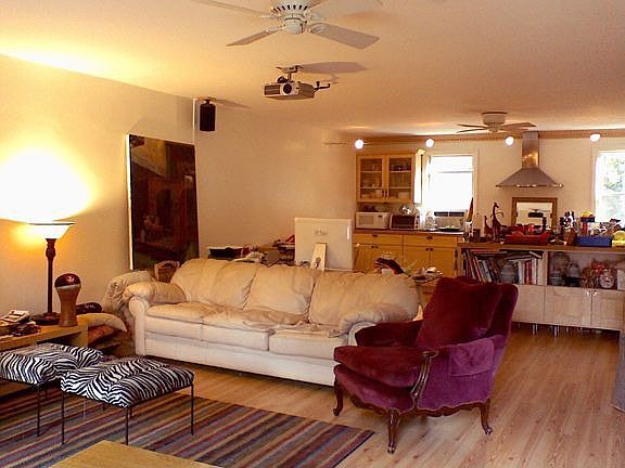 Living Room Facing Eat In Kitchen